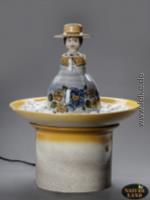 Keramik Brunnen - Frau mit Hut - „DDR Nostalgie“ (gelb)